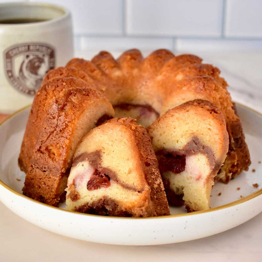 「Girl & Tree Cherry」　artek マトリョーシカ Cherry Coffee Cake with Streusel Topping | Cherry Republic